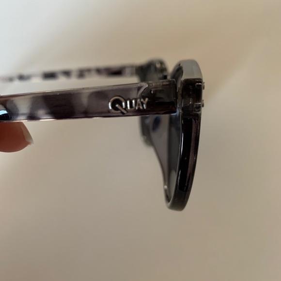 Quay Sunglasses - Picture 3 of 4